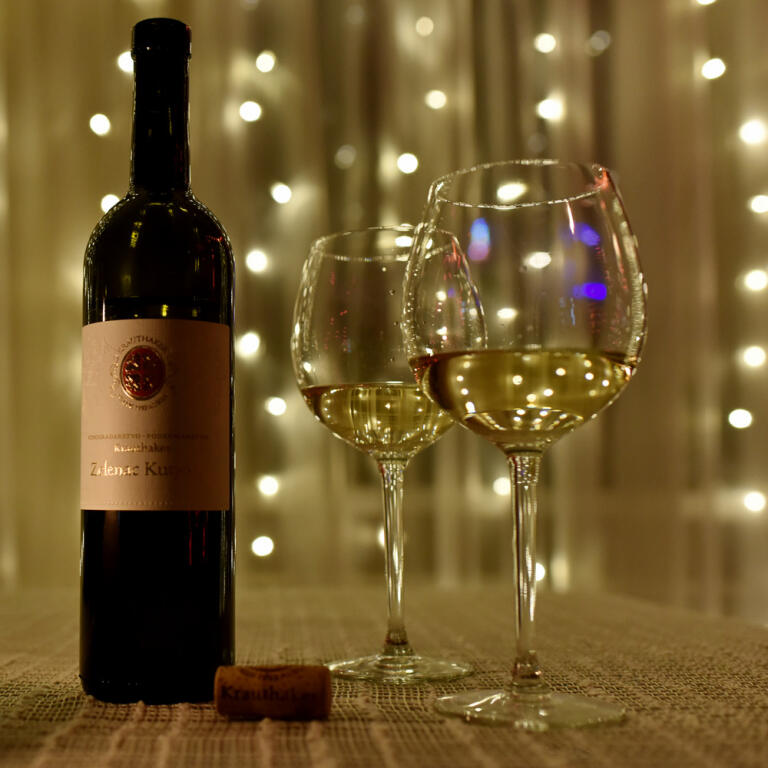 Białe wino Krauthaker Zelenac idealne do kolacji i dań kuchni europejskiej